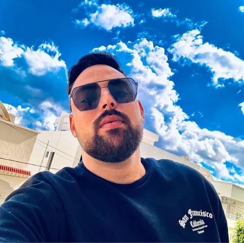 Mehdi K.