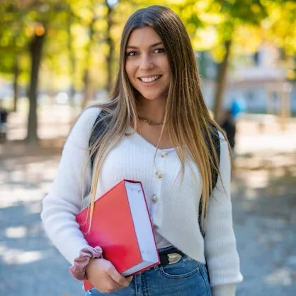 Étudiante satisfait en Italie